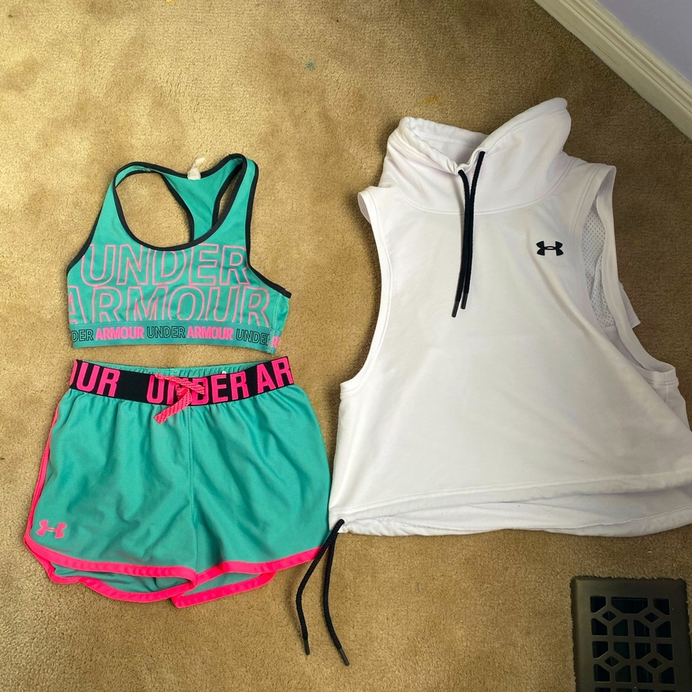 LIKE NEW 2 Piece Under Armour Girls Workout Set With a  Athletic White Pullover